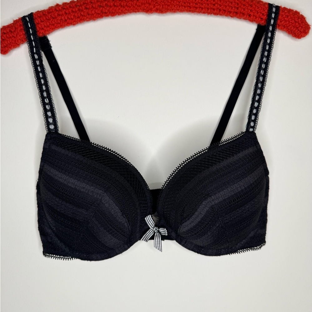 Victorias Secret Elegant Black Lace Bra